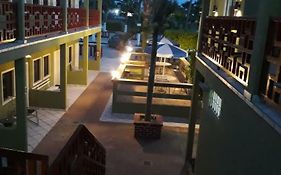 Hotel Azteca Inn